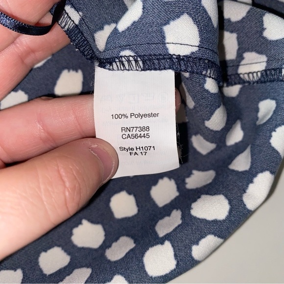 J. Crew Off The Shoulder Polka Dot Top Navy and White Top Excellent Condition - Picture 4 of 6